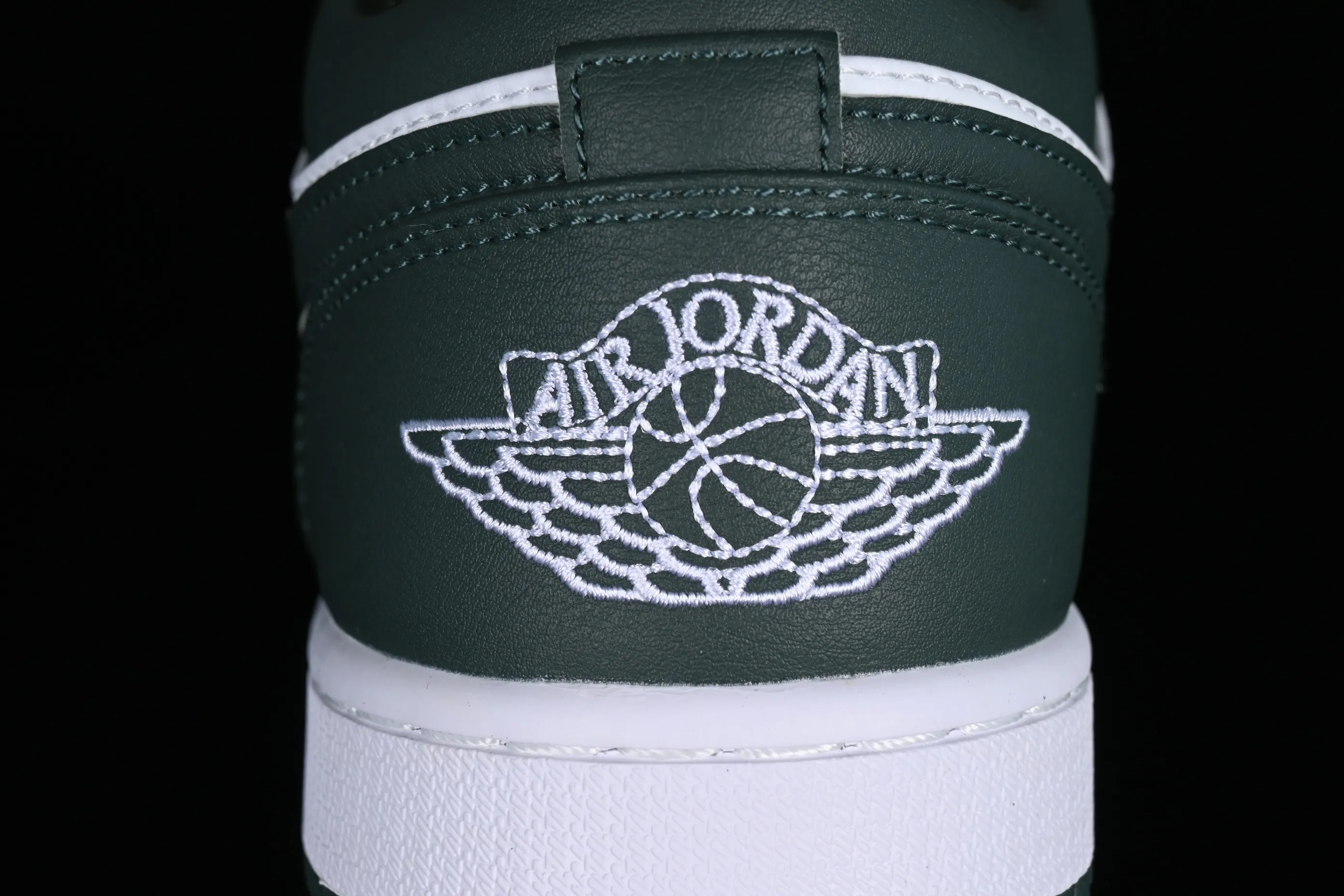 All categories Air Jordan Jordan series basketball shoes Air Jordan 1 Low Z version Air Jordan 1 Low "Olive Green" AJ1 Joe 1 olive green low-top basketball shoes DC0774-113
